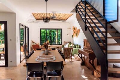 Décor tournage - maison dans la forêt