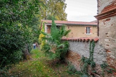 Lieu de tournage - grande maison en brique