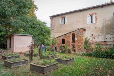 Lieu de tournage - grande maison en brique