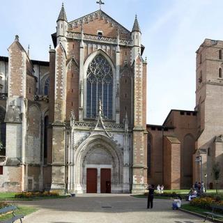 Décor pour votre tournage : le quartier Saint-Étienne et la cathédrale