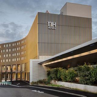 Décor pour votre tournage : l'hôtel NH Toulouse Airport, façade moderne