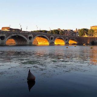 Décor pour votre tournage : le Pont Neuf à Toulouse