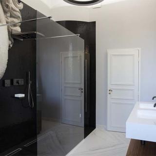 Décor pour votre tournage : une salle de bain du château de Roquefoulet